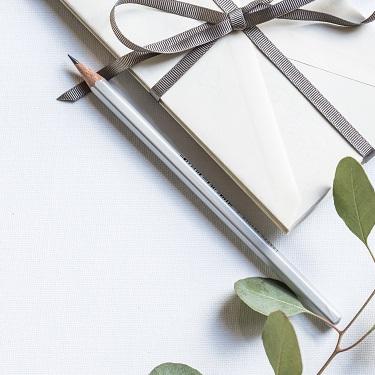 The Art Of Writing The Perfect Card To Go With Flowers